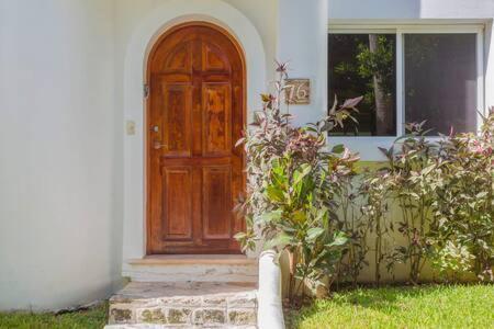 Ideal Family & Friend Trip, Gated Area With Pool Onsite Casa de férias *