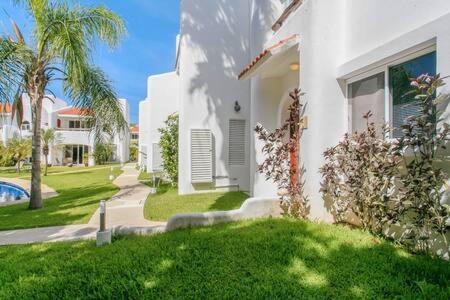 Сasa de vacaciones Ideal Family & Friend Trip, Gated Area With Pool Onsite *